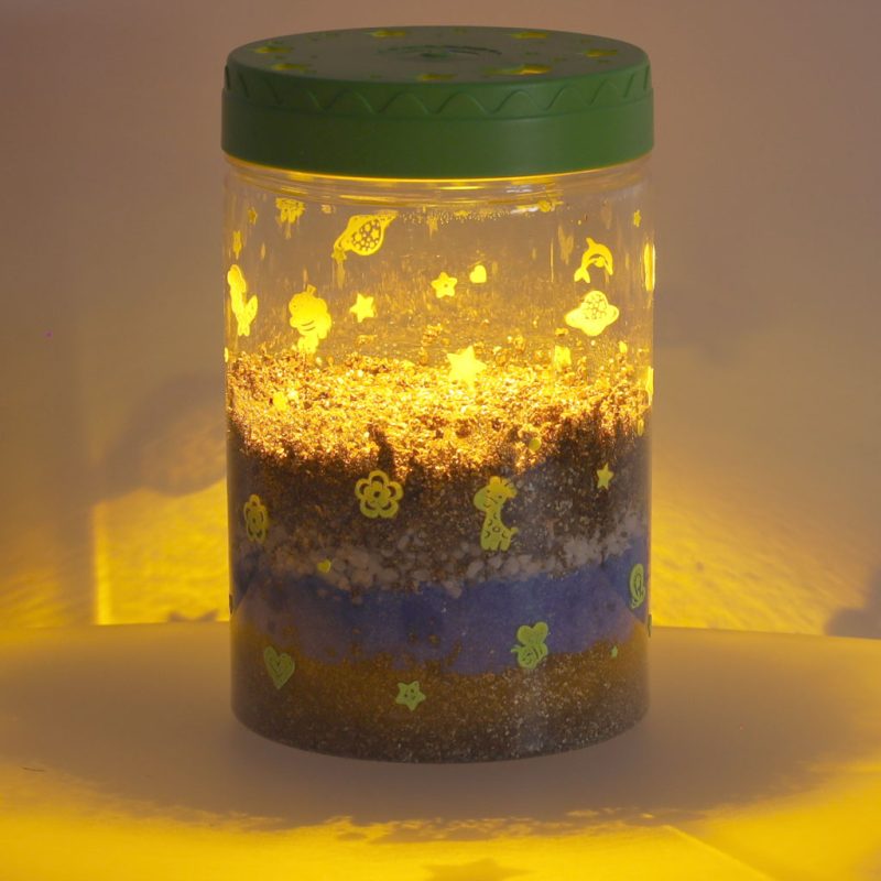 Terarij s farmom dinosaura, projektor i LED noćnim svjetlom