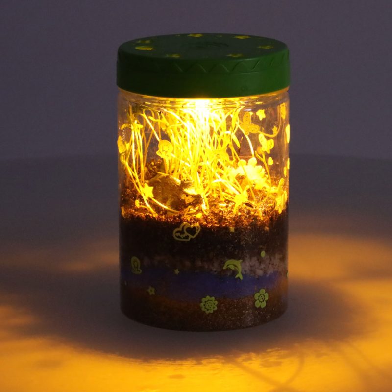 Terarij s farmom dinosaura, projektor i LED noćnim svjetlom