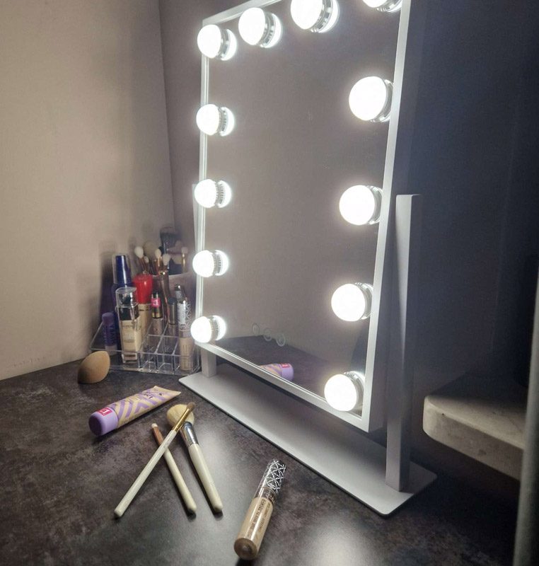 LED ogledalo za šminkanje s USB žaruljama 30x40 cm