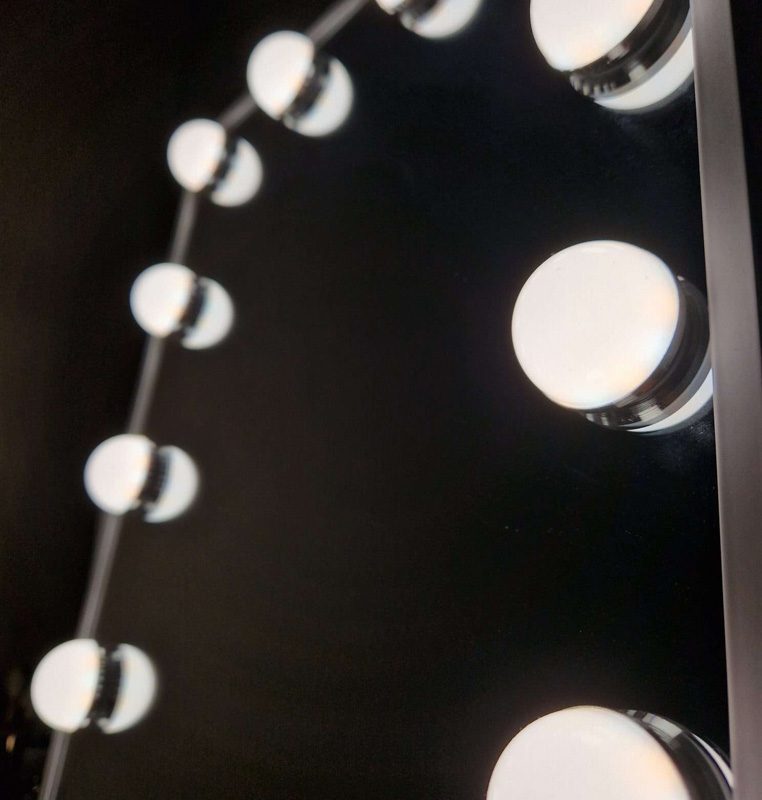 LED ogledalo za šminkanje s USB žaruljama 30x40 cm