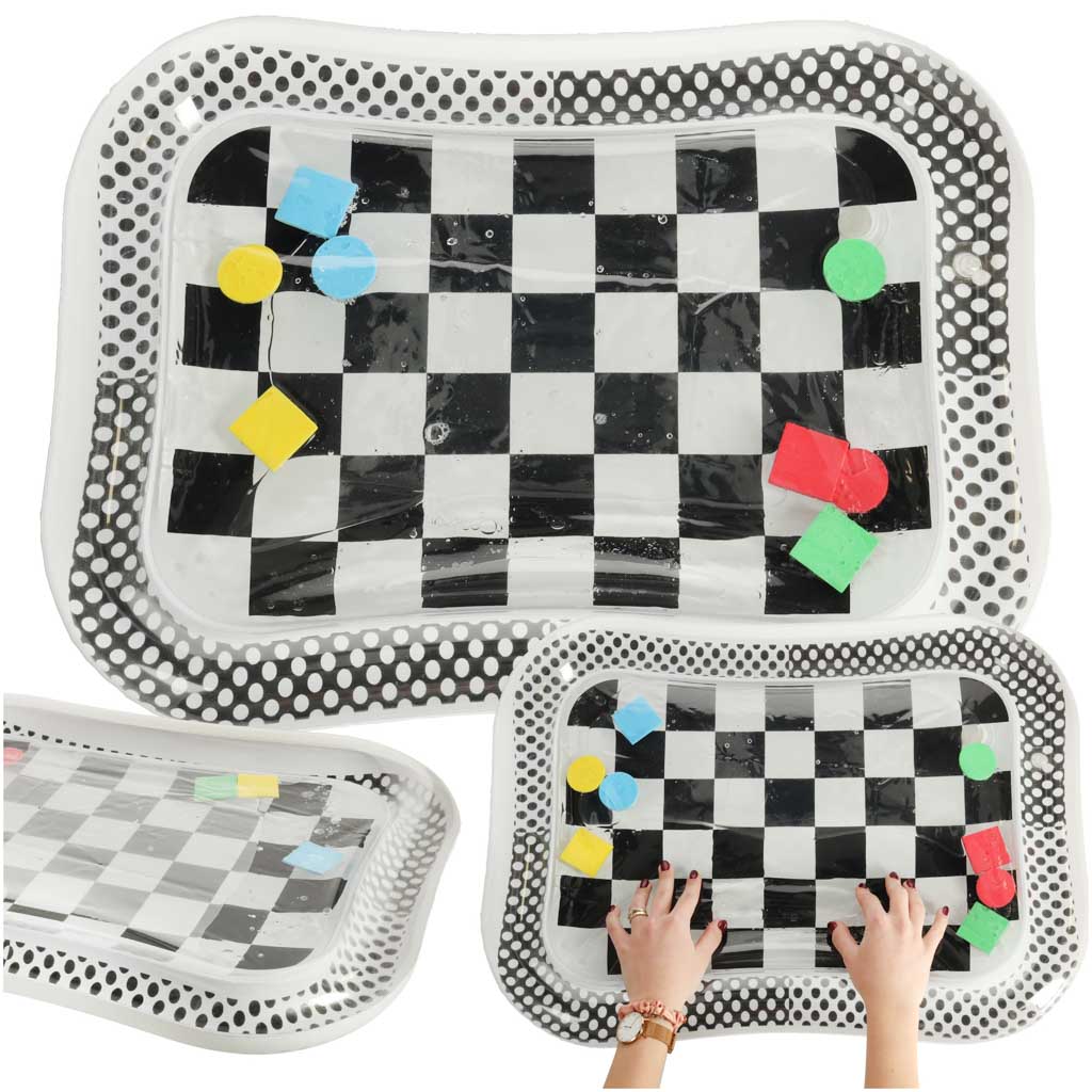 Vodena prostirka za napuhavanje s kontrastnim crno-bijelim uzorcima šahovska ploča 65 cm x 50 cm
