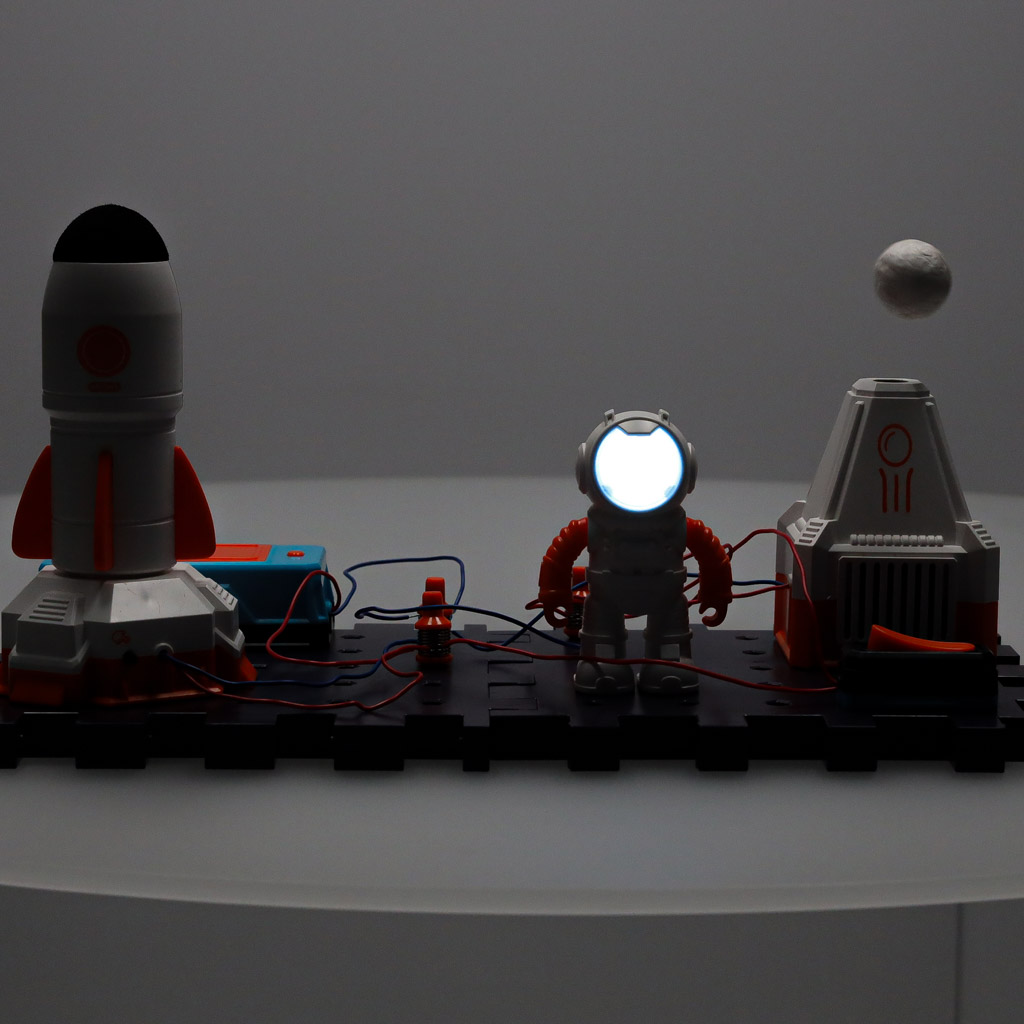 Mali edukativni set za električare elektronike, svemirska stanica 3