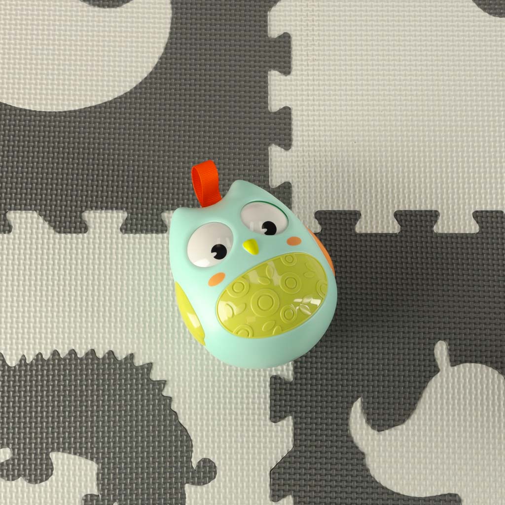 Senzorna plava sova koja se ljulja