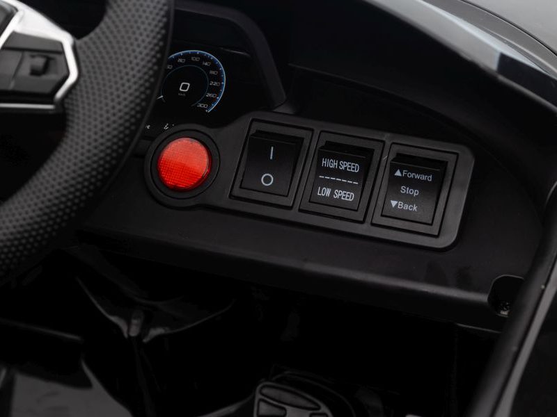 Automobil na akumulator Audi E-Tron crni GT QLS-6888