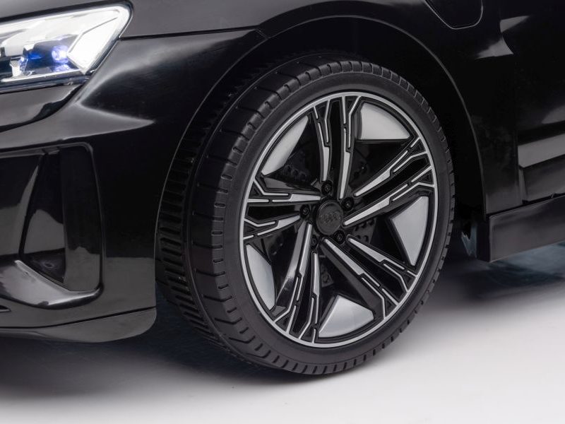 Automobil na akumulator Audi E-Tron crni GT QLS-6888