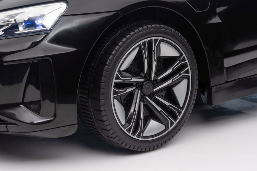 Automobil na akumulator Audi E-Tron crni GT QLS-6888
