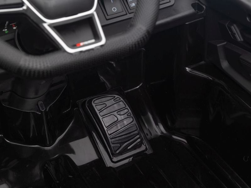 Automobil na akumulator Audi E-Tron crni GT QLS-6888