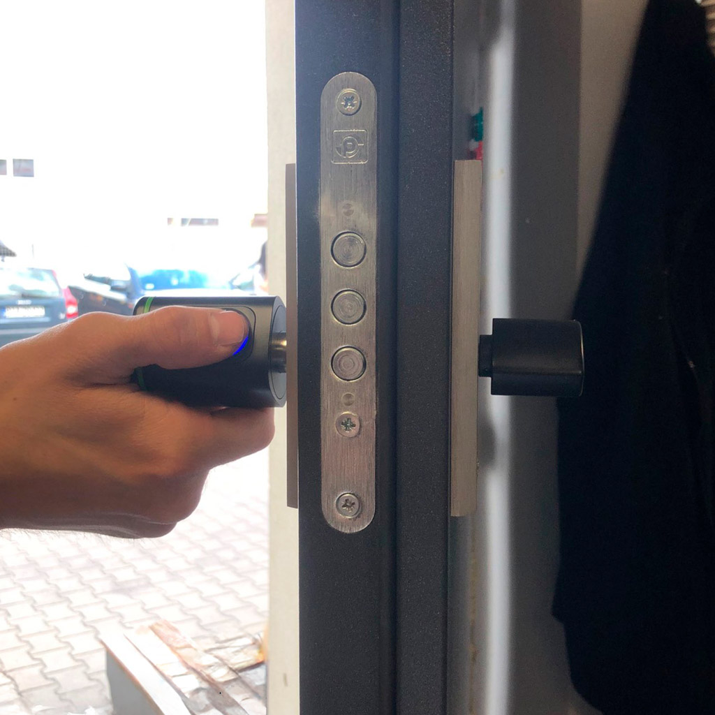 Cilindar brave za vrata za otključavanje otiskom prsta, crni