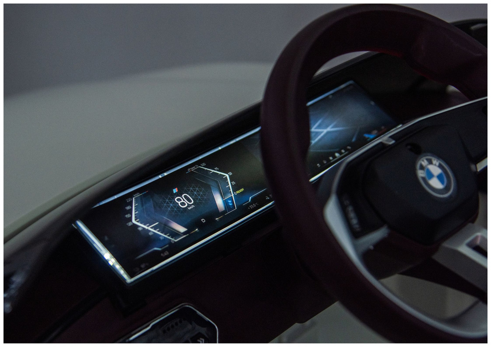 BMW I4 4x4 JE1009 Automobil na akumulator, bijeli