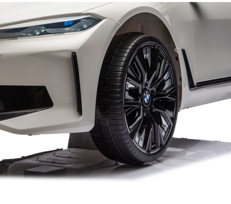 BMW I4 4x4 JE1009 Automobil na akumulator, bijeli