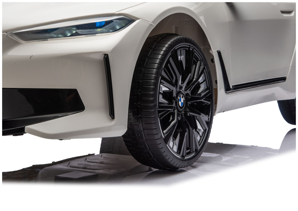 BMW I4 4x4 JE1009 Automobil na akumulator, bijeli