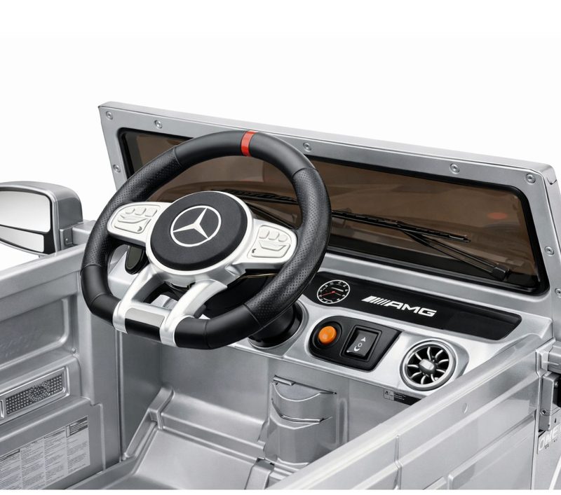 Mercedes AMG G 63 srebrno vozilo na akumulator