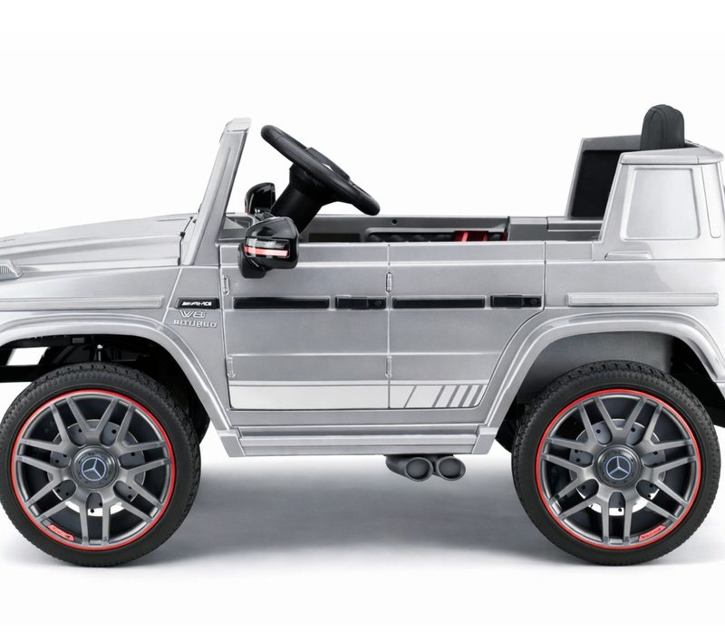 Mercedes AMG G 63 srebrno vozilo na akumulator